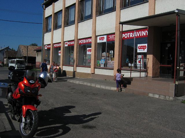 Potraviny on slovakialainen ruokakauppa. Such Hora, Slovakia.